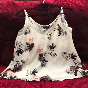 🌺Cutest ever floral tank!🌺